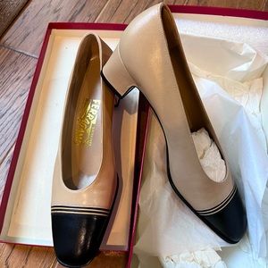 New! Authentic Cream and Black Salvatore Ferragamo Womens Leather Heels Size 6.5
